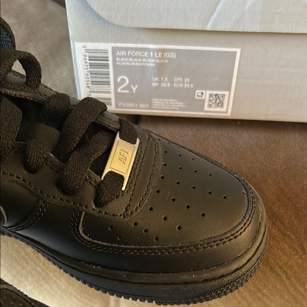 Black Nike Air Force 1 Sneakers NWT Sz Youth 2 - Picture 2 of 6